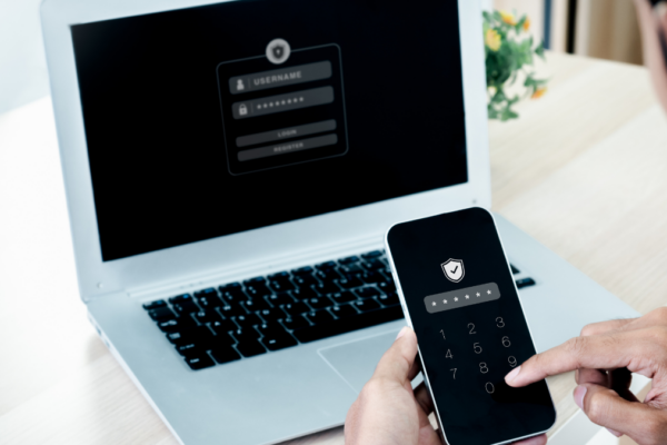 Smartphone Con App Per La Doppia Autenticazione.