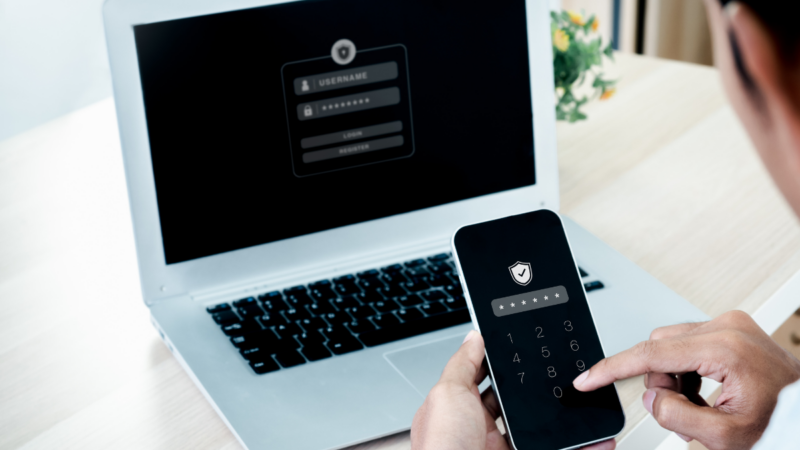 Smartphone Con App Per La Doppia Autenticazione.